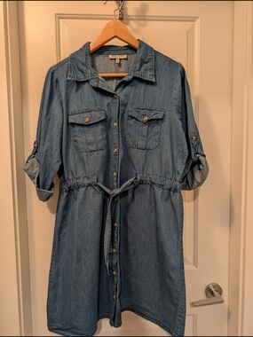 Chambray Button-Front Shirt Dress in Light Denim Blue